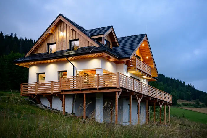Exteriér za súmraku — Borové Hideaway